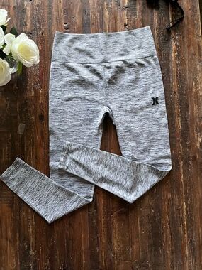 Hurley Women’s Heather Gray Athletic Performance Leggings